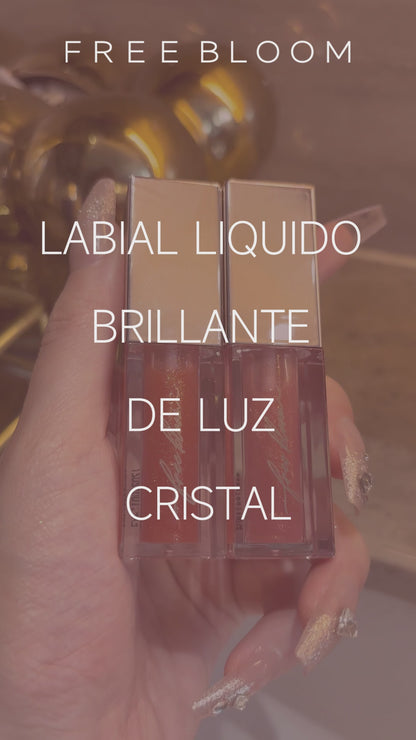 Free Bloom labial liquido brillante de Luz Cristal